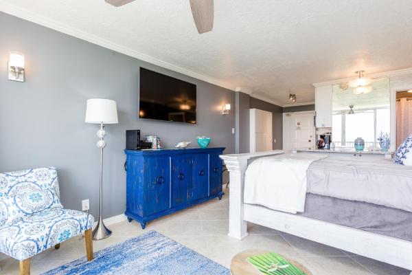 Studio Apartment with Sea View